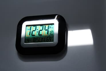 digital timekeeping clock watch